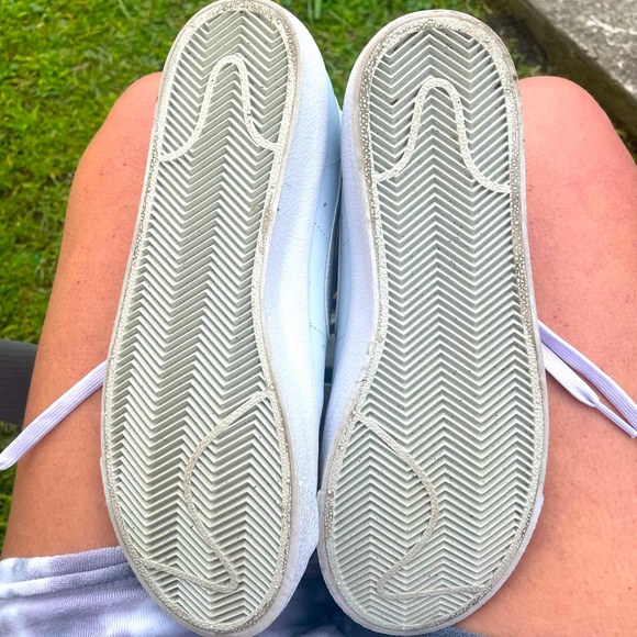 High top Nike shoes - Picture 3 of 4